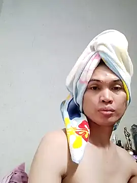 Snapshot of QueenSoreal chatting on February 14, 3:26 pm QueenSoreal online show from February 14, 3:26 pm