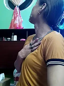 Snapshot of QueenSoreal chatting on October 29, 5:25 pm QueenSoreal online show from October 29, 5:25 pm