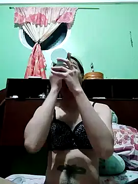 Snapshot of QueenSoreal chatting on November 7, 4:51 pm QueenSoreal online show from November 7, 4:51 pm