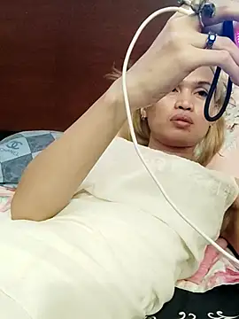 Snapshot of QueenSoreal chatting on June 25, 8:52 am QueenSoreal online show from June 25, 8:52 am