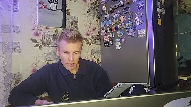 Snapshot of Vuitton chatting on January 18, 12:25 am Vuitton online show from January 18, 12:25 am