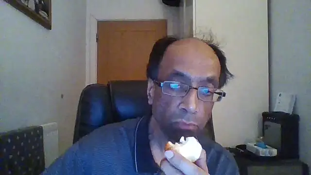 rauncher1 online show from December 19, 11:56 pm