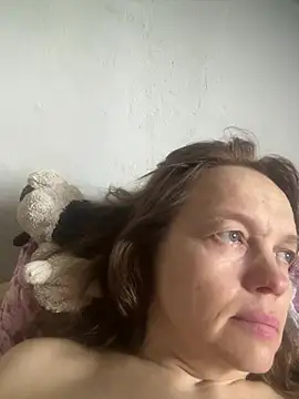 Snapshot of Susanel chatting on July 3, 8:43 am Susanel online show from July 3, 8:43 am