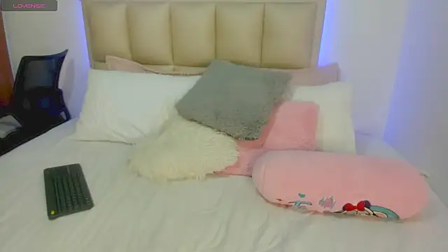 Snapshot of EbonyDream77 chatting on July 28, 3:21 pm EbonyDream77 online show from July 28, 3:21 pm