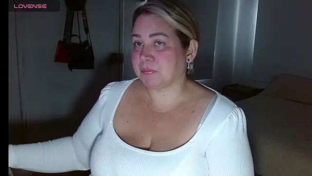 bella savati online show from October 9, 7:23 pm