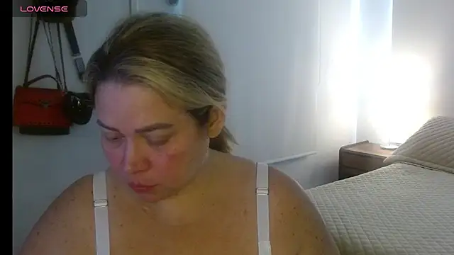 bella savati online show from October 20, 6:52 pm