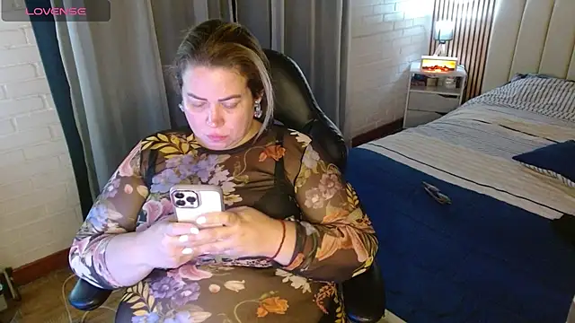 bella savati online show from February 18, 11:33 pm