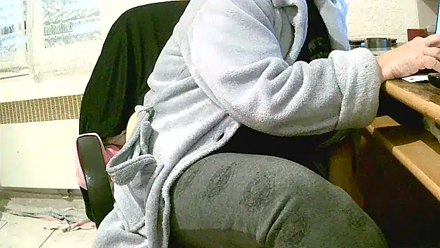 Snapshot of douceur63 chatting on December 4, 11:19 am douceur63 online show from December 4, 11:19 am