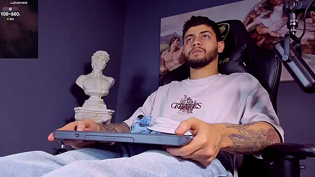 Snapshot of alessandro_duty chatting on March 1, 2:15 am alessandro duty online show from March 1, 2:15 am