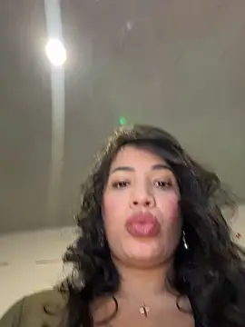 Snapshot of SQUIRTINGQUEEN11 chatting on November 30, 2:04 am SQUIRTINGQUEEN11 online show from November 30, 2:04 am