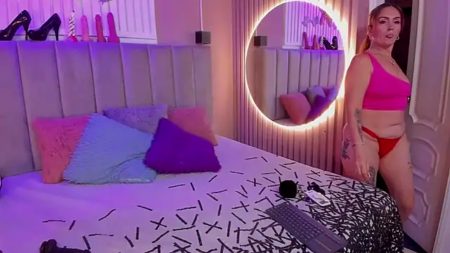 Snapshot of chantall1375 chatting on February 1, 2:54 am chantall1375 online show from February 1, 2:54 am