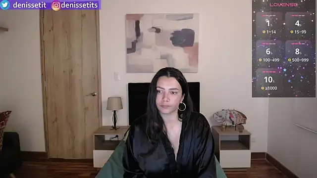 Snapshot of DenisseTits chatting on January 29, 8:25 pm DenisseTits online show from January 29, 8:25 pm