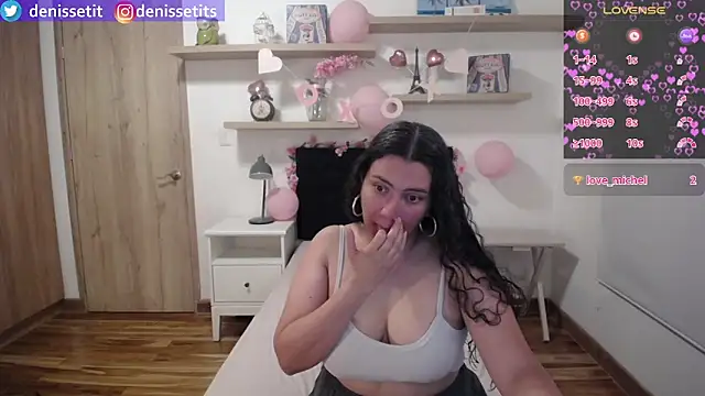 Snapshot of DenisseTits chatting on April 16, 9:39 pm DenisseTits online show from April 16, 9:39 pm
