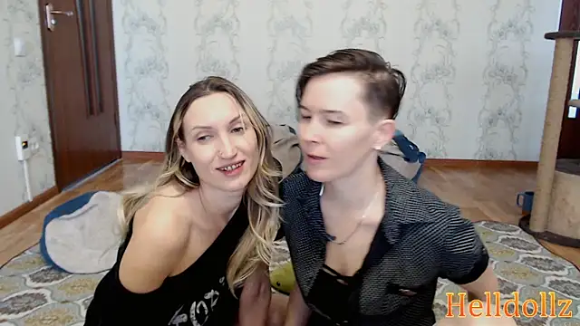 Snapshot of Helldollz chatting on December 22, 7:00 am Helldollz online show from December 22, 7:00 am