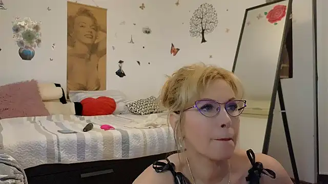 elacoquette online show from April 1, 11:22 am