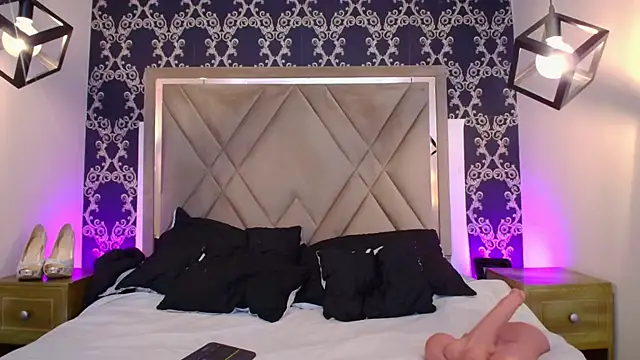 CaseyMoon online show from July 1, 12:29 pm