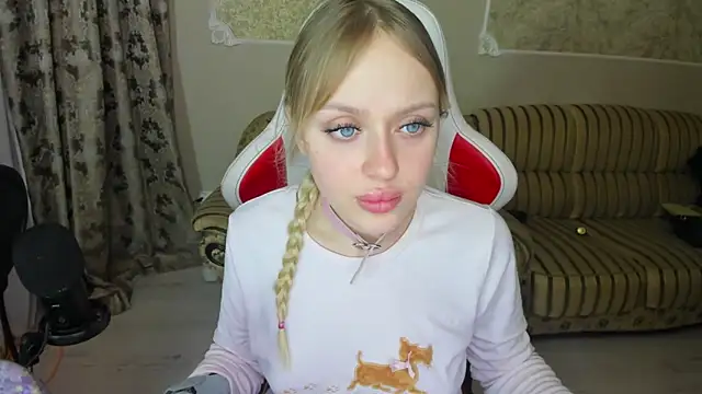 Snapshot of ElinOceanX chatting on December 4, 4:38 pm ElinOceanX online show from December 4, 4:38 pm