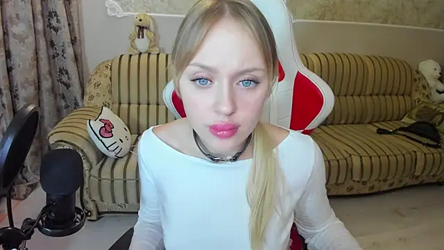 Snapshot of ElinOceanX chatting on December 7, 10:50 pm ElinOceanX online show from December 7, 10:50 pm