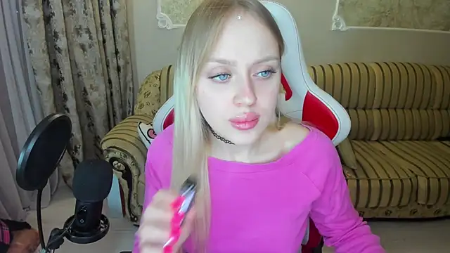 Snapshot of ElinOceanX chatting on December 15, 3:53 pm ElinOceanX online show from December 15, 3:53 pm