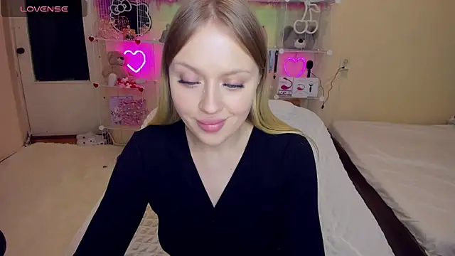Snapshot of ElinOceanX chatting on March 10, 6:12 pm ElinOceanX online show from March 10, 6:12 pm