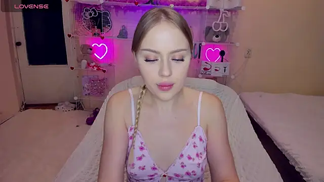 Snapshot of ElinOceanX chatting on March 14, 5:57 pm ElinOceanX online show from March 14, 5:57 pm