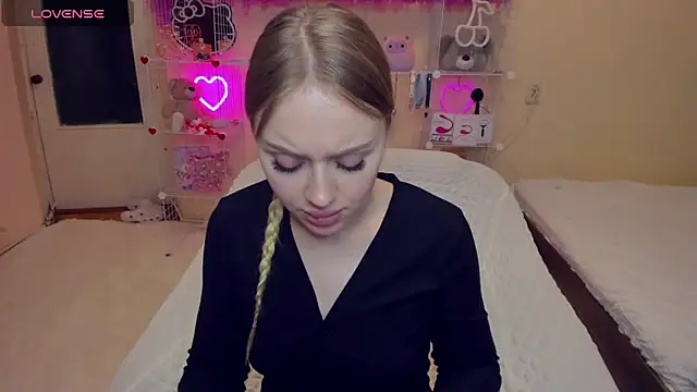 Snapshot of ElinOceanX chatting on March 15, 12:45 pm ElinOceanX online show from March 15, 12:45 pm