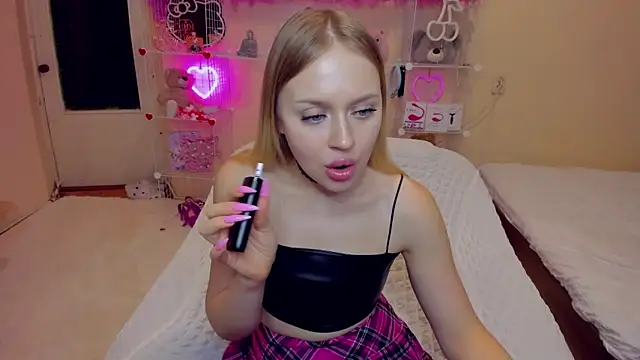 Snapshot of ElinOceanX chatting on March 15, 10:00 pm ElinOceanX online show from March 15, 10:00 pm