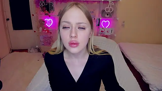 Snapshot of ElinOceanX chatting on March 18, 8:59 pm ElinOceanX online show from March 18, 8:59 pm