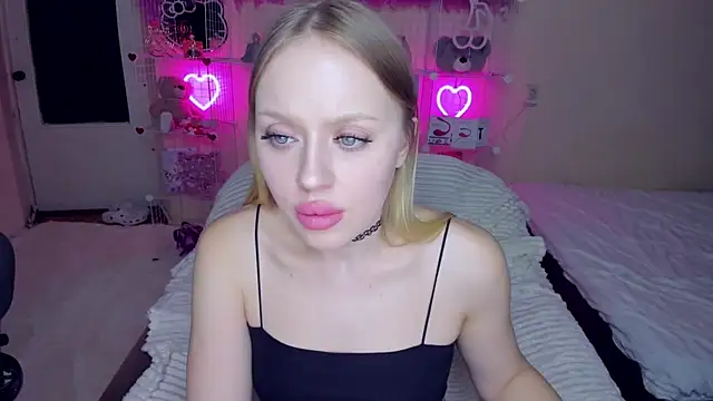 Snapshot of ElinOceanX chatting on March 19, 10:53 pm ElinOceanX online show from March 19, 10:53 pm