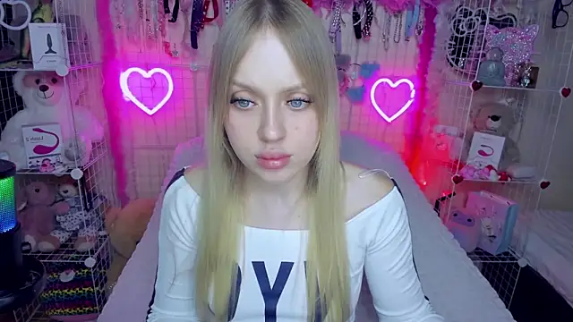 Snapshot of ElinOceanX chatting on March 21, 5:45 pm ElinOceanX online show from March 21, 5:45 pm
