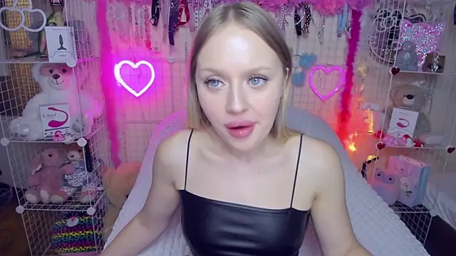 Snapshot of ElinOceanX chatting on March 22, 10:48 pm ElinOceanX online show from March 22, 10:48 pm