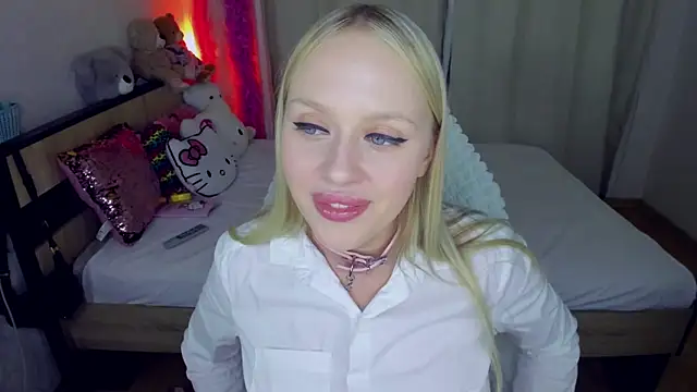 Snapshot of ElinOceanX chatting on September 19, 6:30 pm ElinOceanX online show from September 19, 6:30 pm