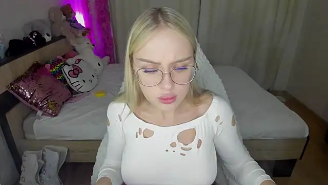 Snapshot of ElinOceanX chatting on October 1, 4:13 pm ElinOceanX online show from October 1, 4:13 pm