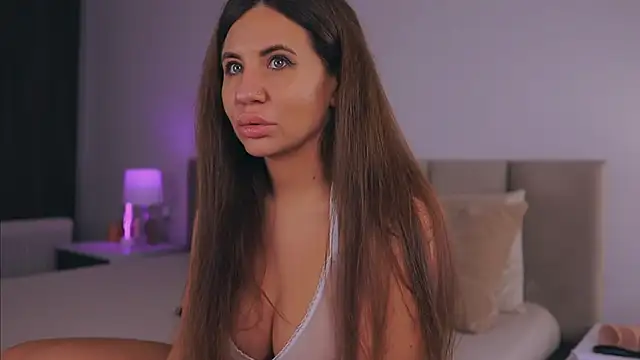 Snapshot of LollieSplash chatting on November 9, 8:29 pm LollieSplash online show from November 9, 8:29 pm