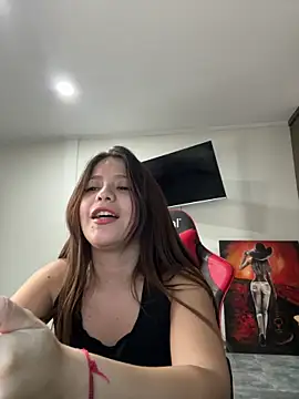 Snapshot of kiarafonseca_ chatting on February 14, 12:51 am kiarafonseca online show from February 14, 12:51 am