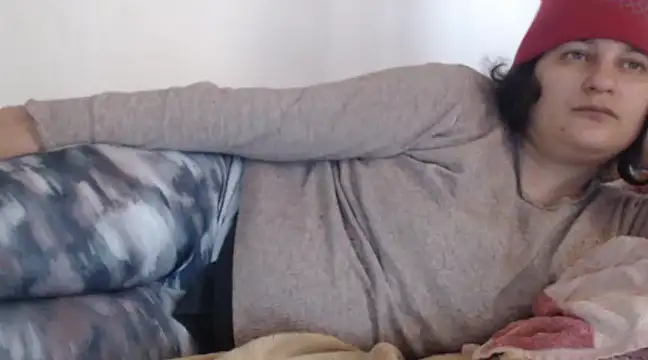 Snapshot of flowerlauren chatting on February 9, 10:53 am flowerlauren online show from February 9, 10:53 am