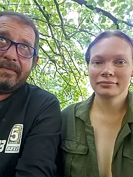 Snapshot of TryingWind chatting on April 4, 10:35 am TryingWind online show from April 4, 10:35 am