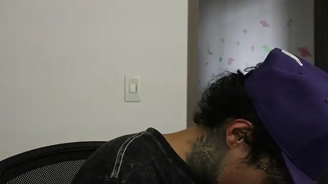 trieone online show from October 1, 8:59 pm