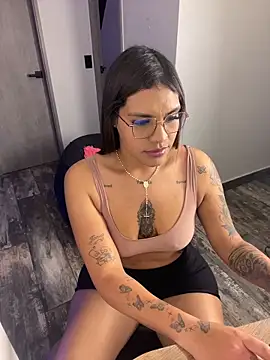 Snapshot of Victoria14_ chatting on November 2, 6:05 am Victoria14 online show from November 2, 6:05 am