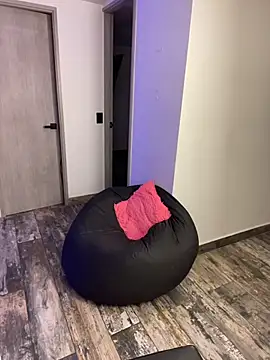 Snapshot of Victoria14_ chatting on November 8, 4:01 am Victoria14 online show from November 8, 4:01 am