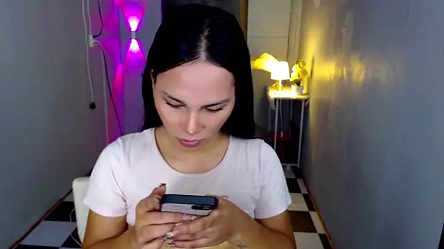 urnaughtydolly69 online show from May 6, 11:37 am