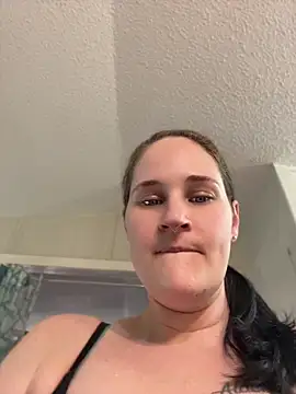 lolabunny9 online show from August 1, 3:44 pm