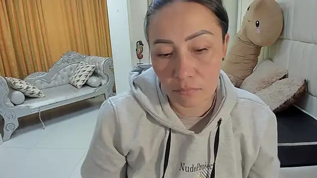 gaby trent online show from February 18, 1:40 pm