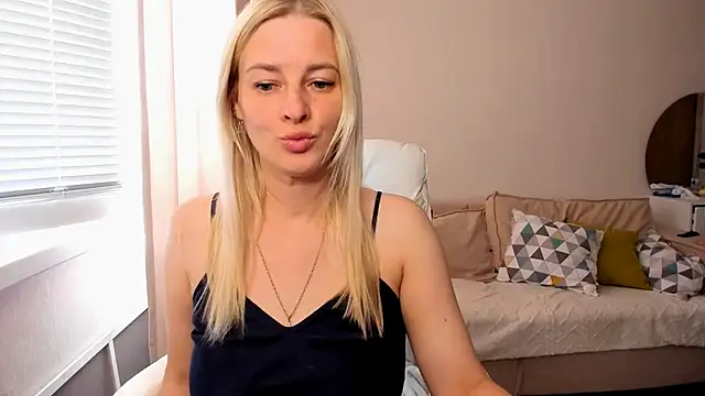 Snapshot of HILT_ON chatting on June 10, 9:41 am HILT ON online show from June 10, 9:41 am