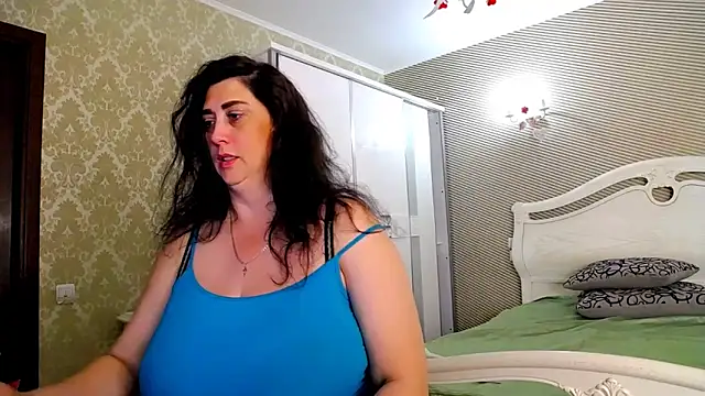 Evelyn Shy online show from June 18, 9:14 am