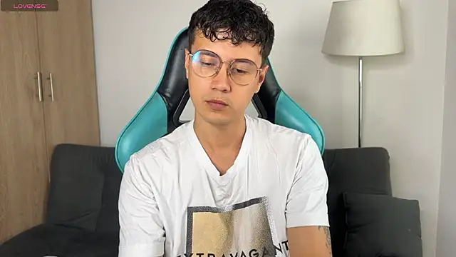 LeaneSeb online show from March 8, 6:55 pm