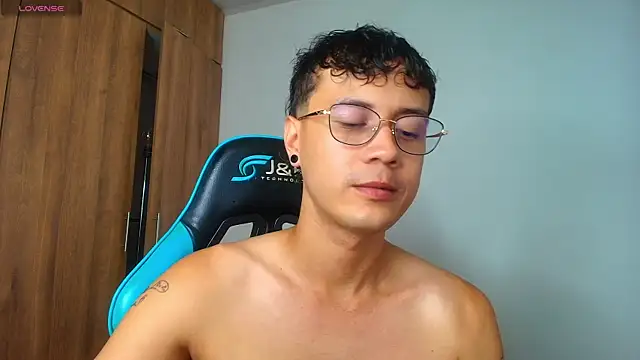 LeaneSeb online show from July 2, 4:24 pm