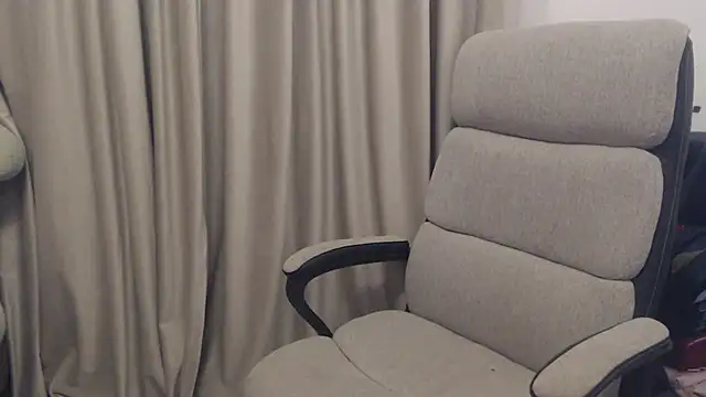 Snapshot of Aliss_Hottie chatting on October 30, 8:20 pm Aliss Hottie online show from October 30, 8:20 pm