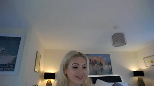 Snapshot of AlbanyWhite chatting on August 3, 8:24 am AlbanyWhite online show from August 3, 8:24 am