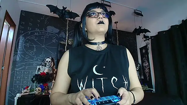 AlexHoe  online show from February 20, 7:03 pm